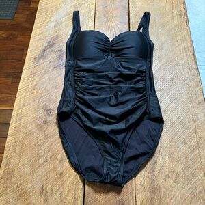 Immerse black onepiece swimsuit, padded sweetheart bust, slimming ruching, Sz 6